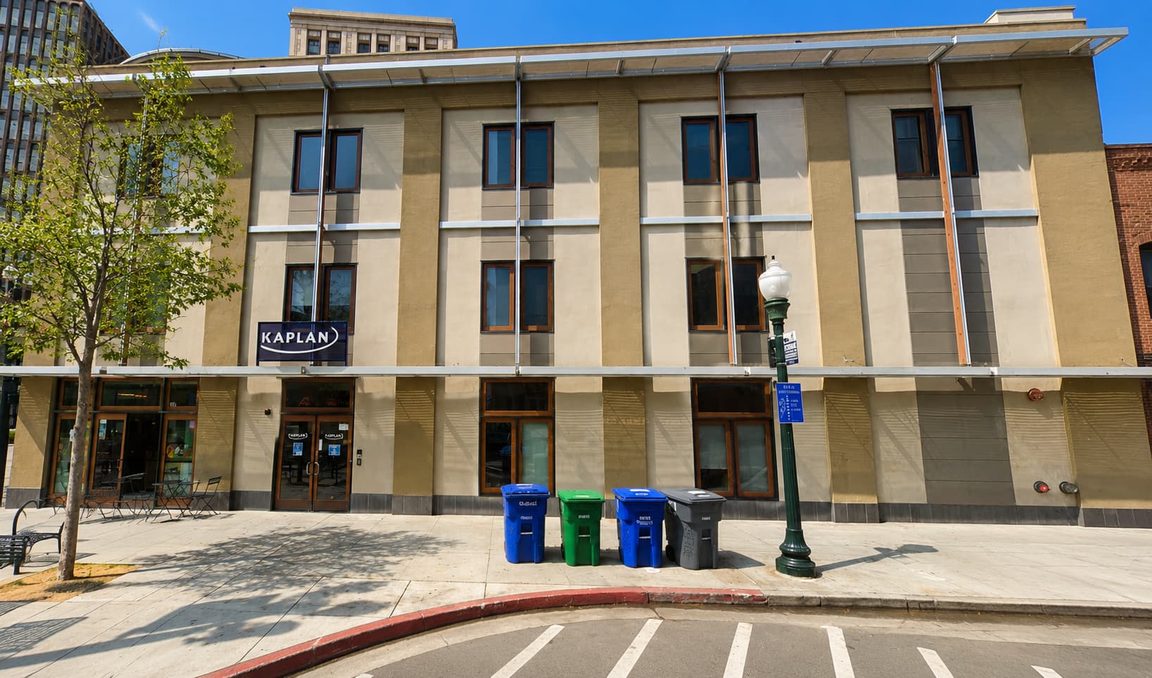 カリフォルニア州バークレーの都市型キャンパス周辺風景｜Kaplan International Languages Berkeley 校周辺をイメージ