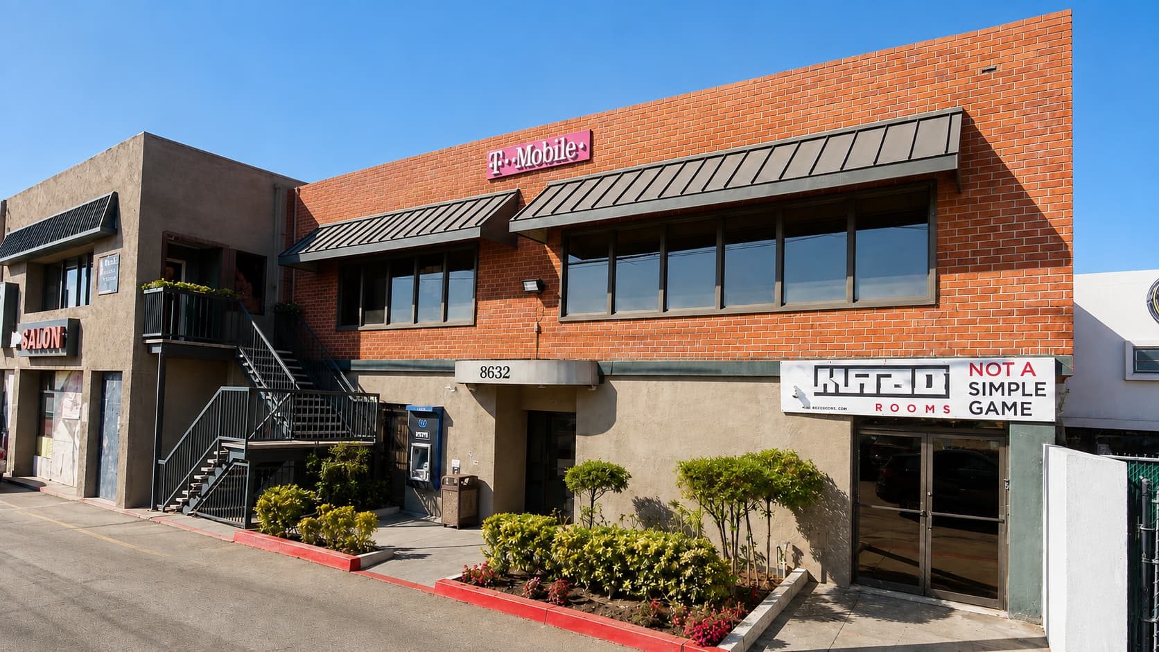 California Language Academy Los Angeles(CLA)のLAXキャンパスが入居する、8632 South Sepulveda Boulevard沿いの校舎ビル