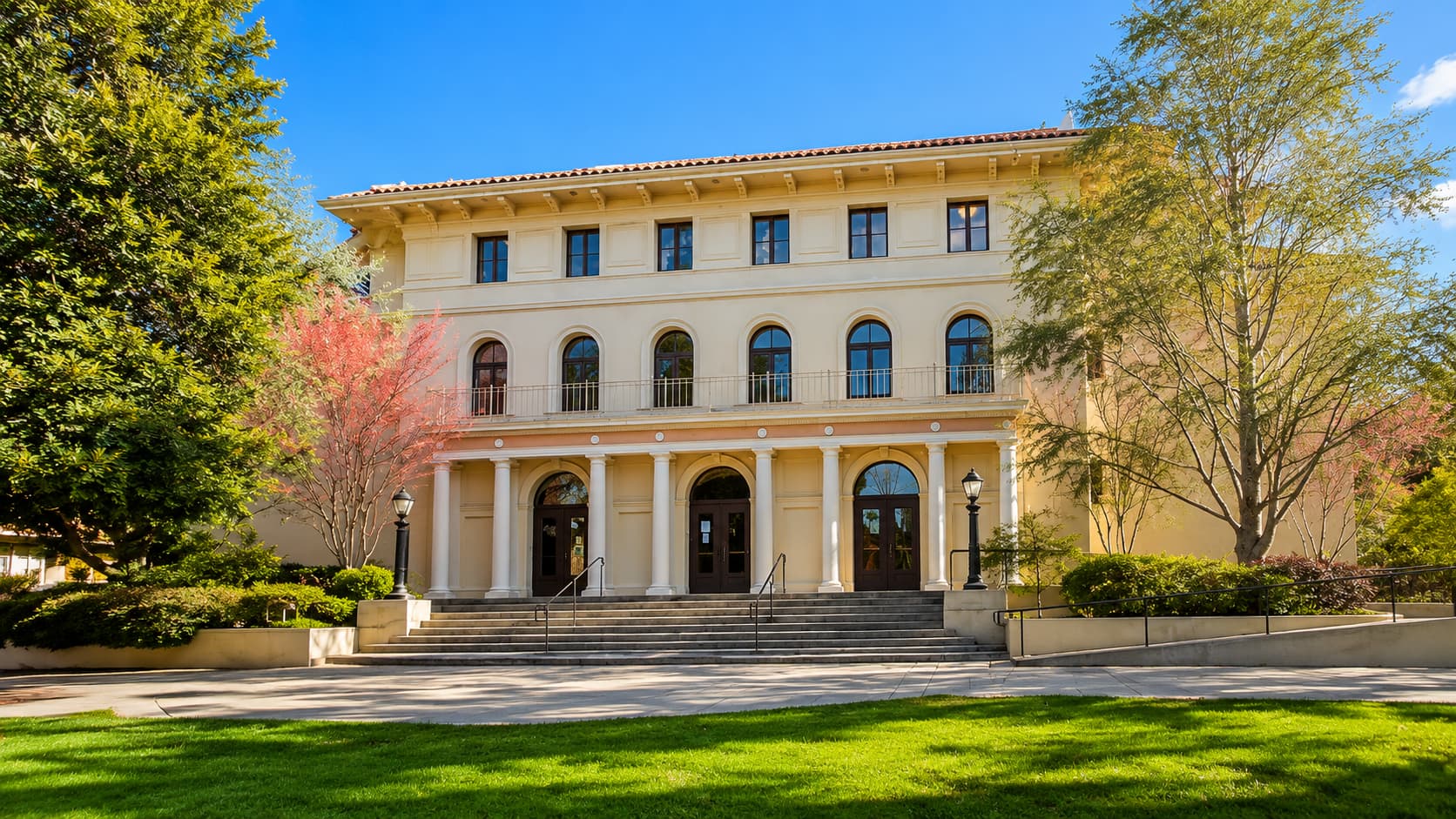 ELS Language Centers San Francisco North Bay の授業会場となる Dominican University of California のキャンパス施設