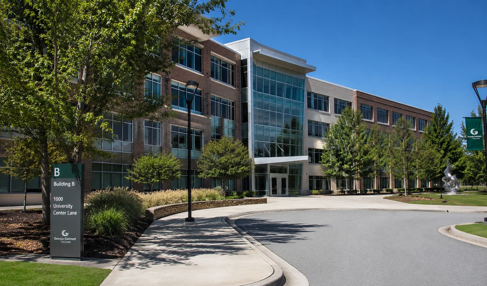 Georgia Gwinnett College とローレンスビルの大学キャンパスをイメージした留学・学びのモチーフイラスト