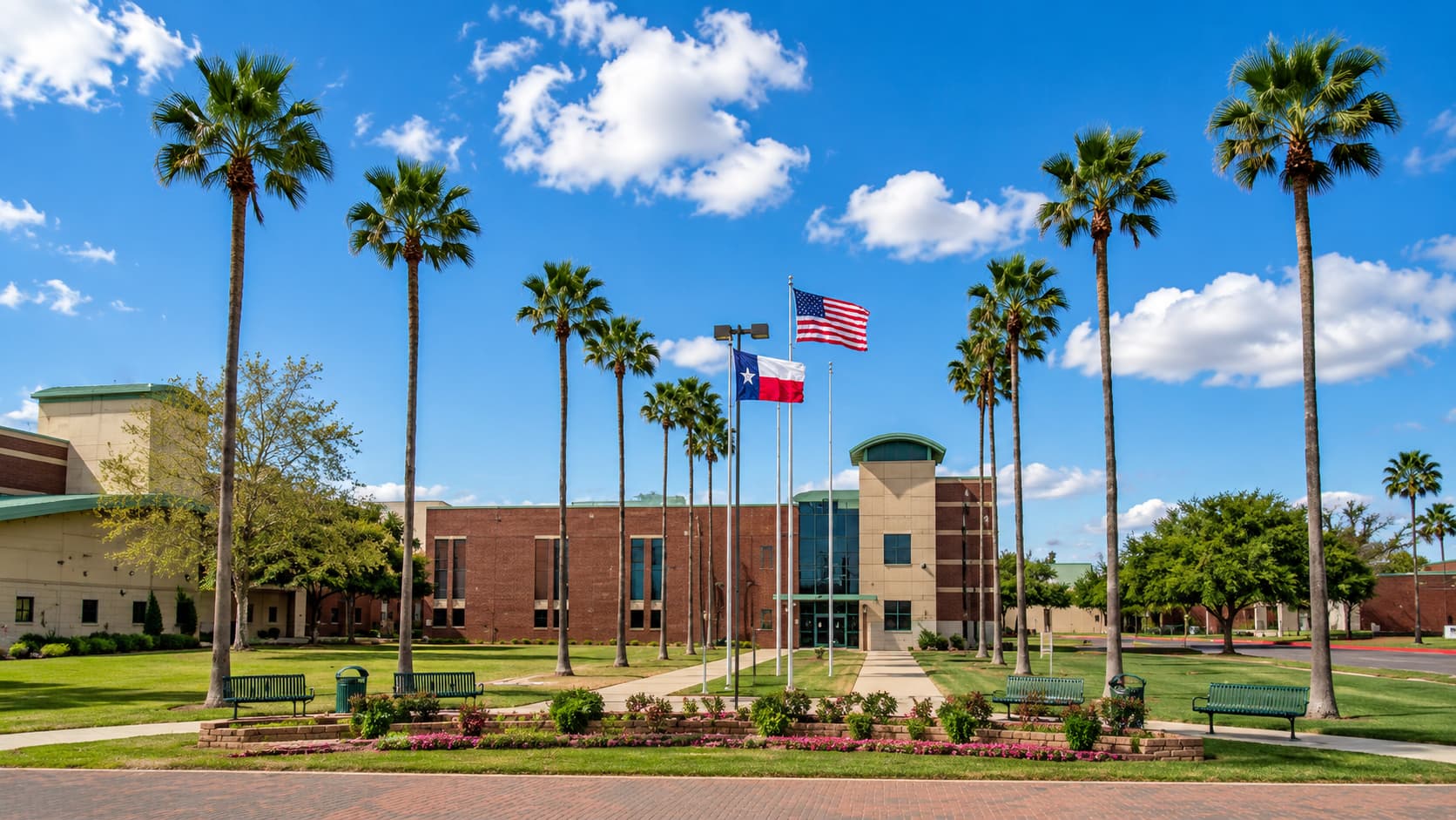 テキサス州マッカレンにある South Texas College Pecan Campusの校舎外観