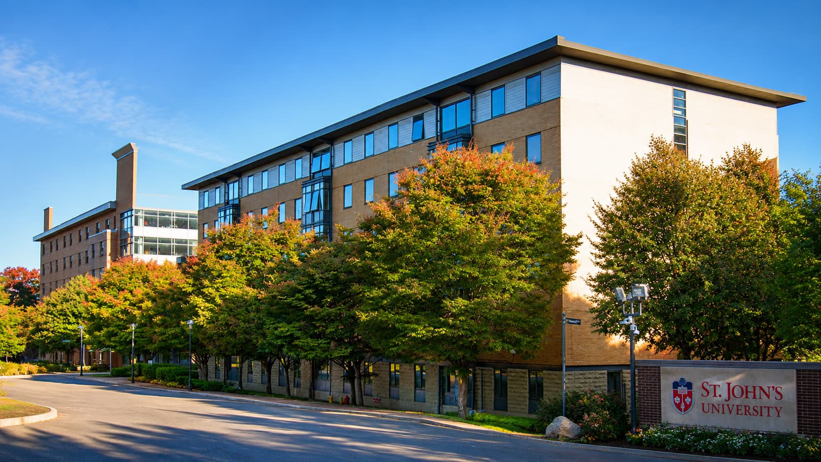 セント・ジョンズ大学(St. John's University / SJU)付属語学学校 English Language Institute(ELI)があるニューヨーク・クイーンズキャンパスの校舎外観