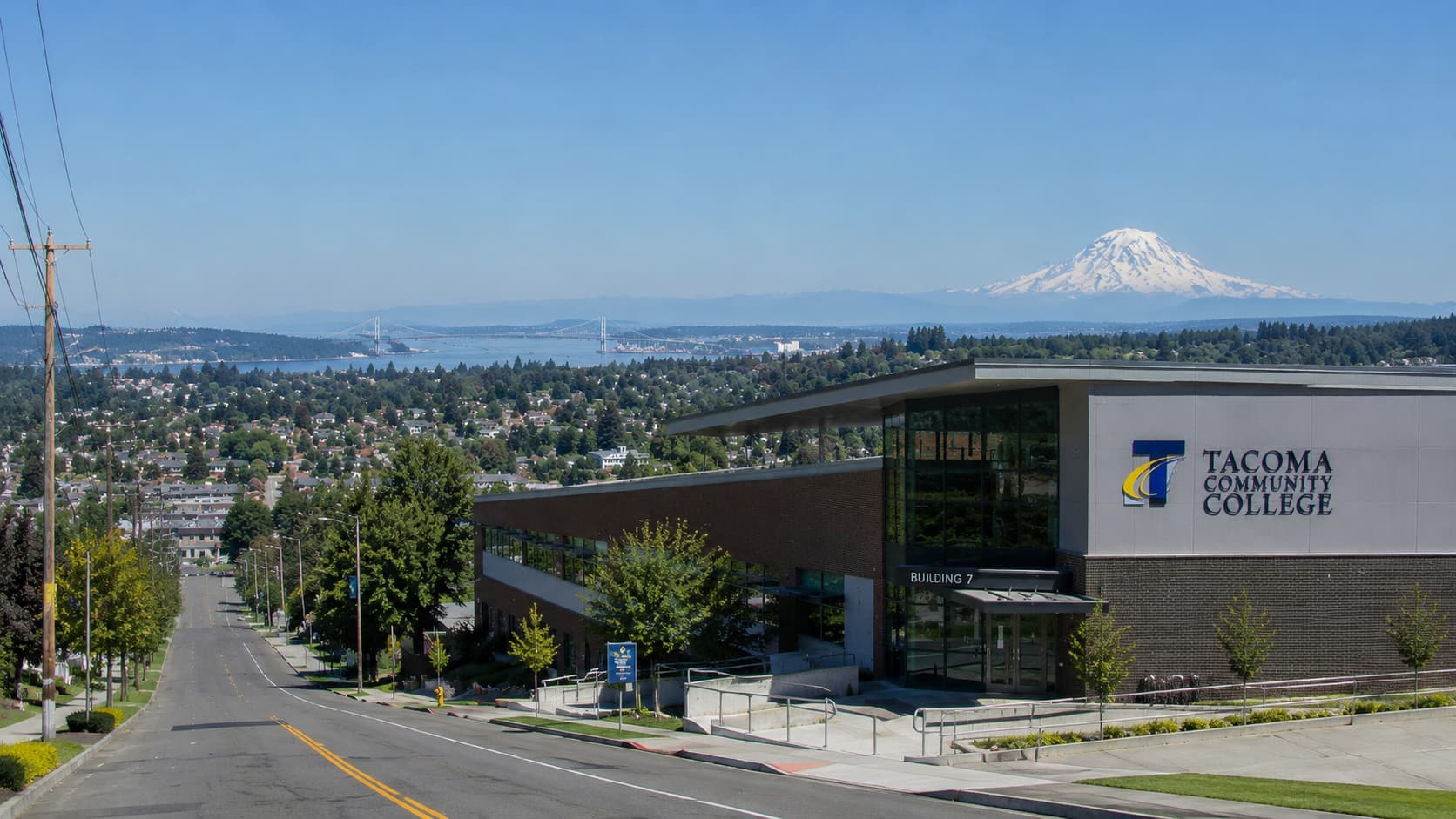 Tacoma Community College のキャンパス周辺とタコマの街をイメージしたワシントン州の風景