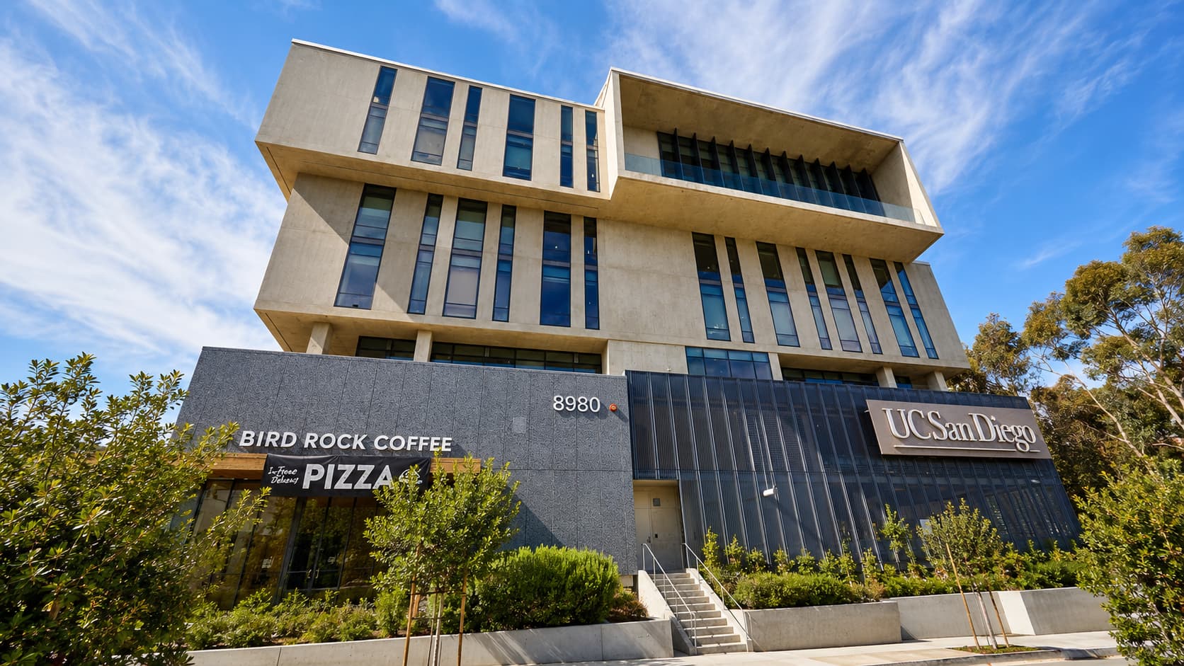 University of California San Diego English Language Institute（ELI）で学ぶ学生に向いたサンディエゴ・ラホヤの大学キャンパス風景