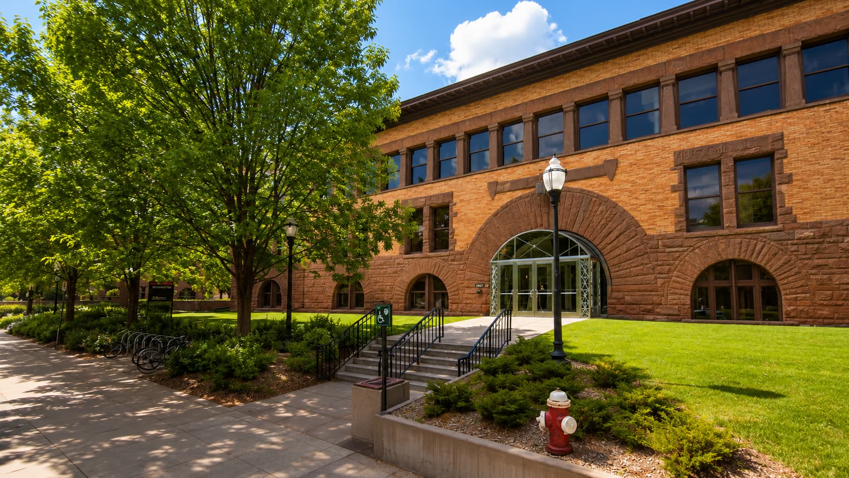 University of Minnesota Minnesota English Language Program（MELP）で学ぶ学生に向いたミネアポリスの大学キャンパス風景