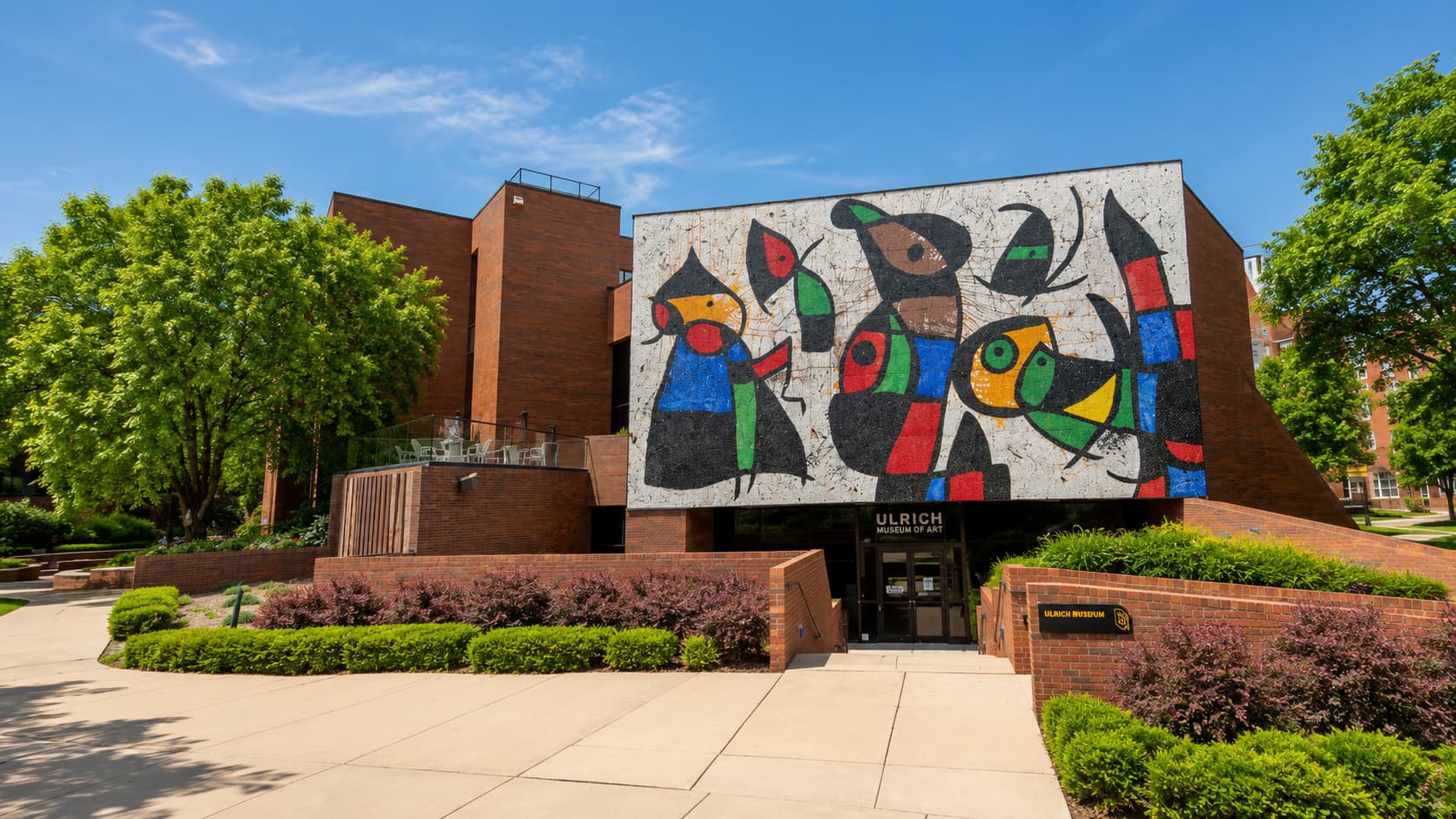 Wichita State University Intensive English Language Center（IELC）で学ぶ学生に向いたカンザス州ウィチタの大学キャンパス風景